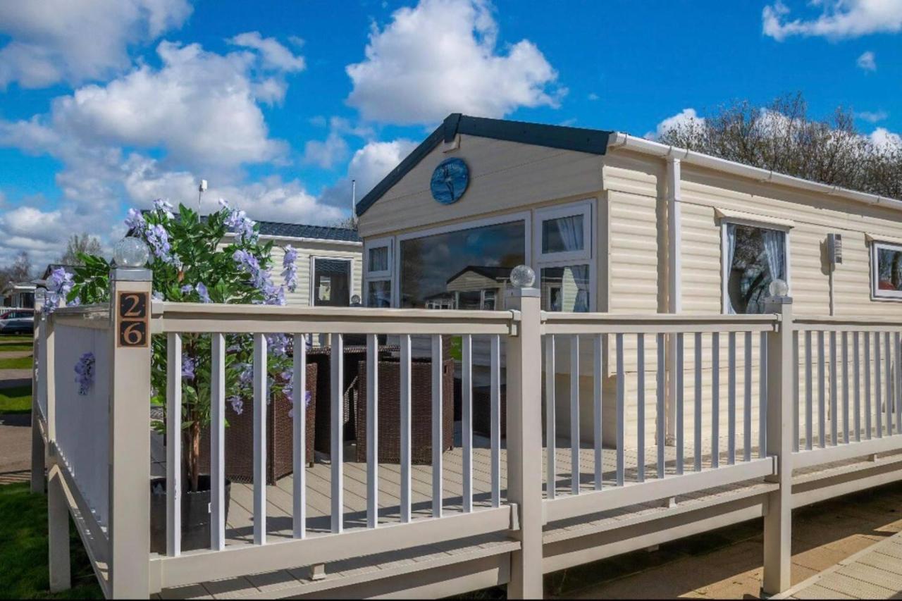 Tattershall Lakes Private Hot Tub Lodge - Sleeps 6 リンカーン エクステリア 写真