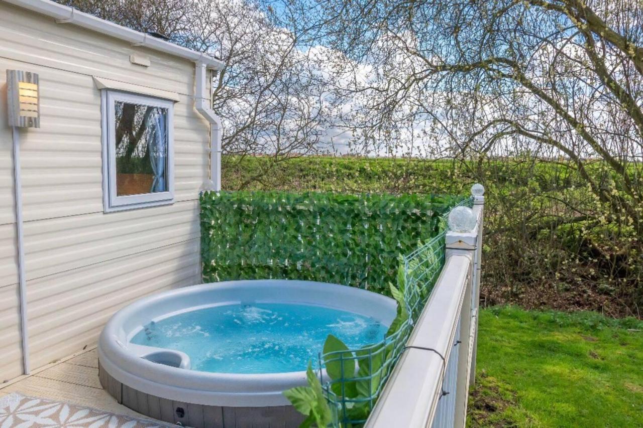 Tattershall Lakes Private Hot Tub Lodge - Sleeps 6 リンカーン エクステリア 写真